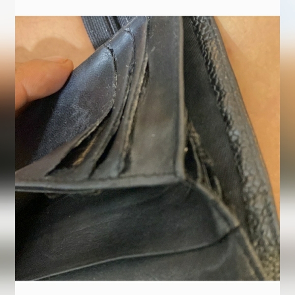 CHANEL VINTAGE BIFOLD CAVIAR BLACK LEATHER WALLET+CHANGE PURSE W/ GOLD HARDWARE - Picture 6 of 16